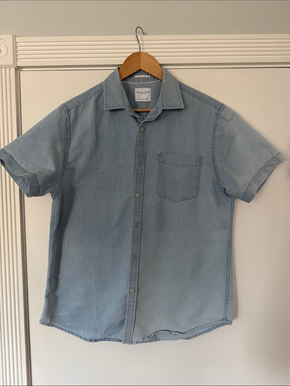 Denim & Flower Light Blue Short-Sleeve Denim Button-Up Shirt